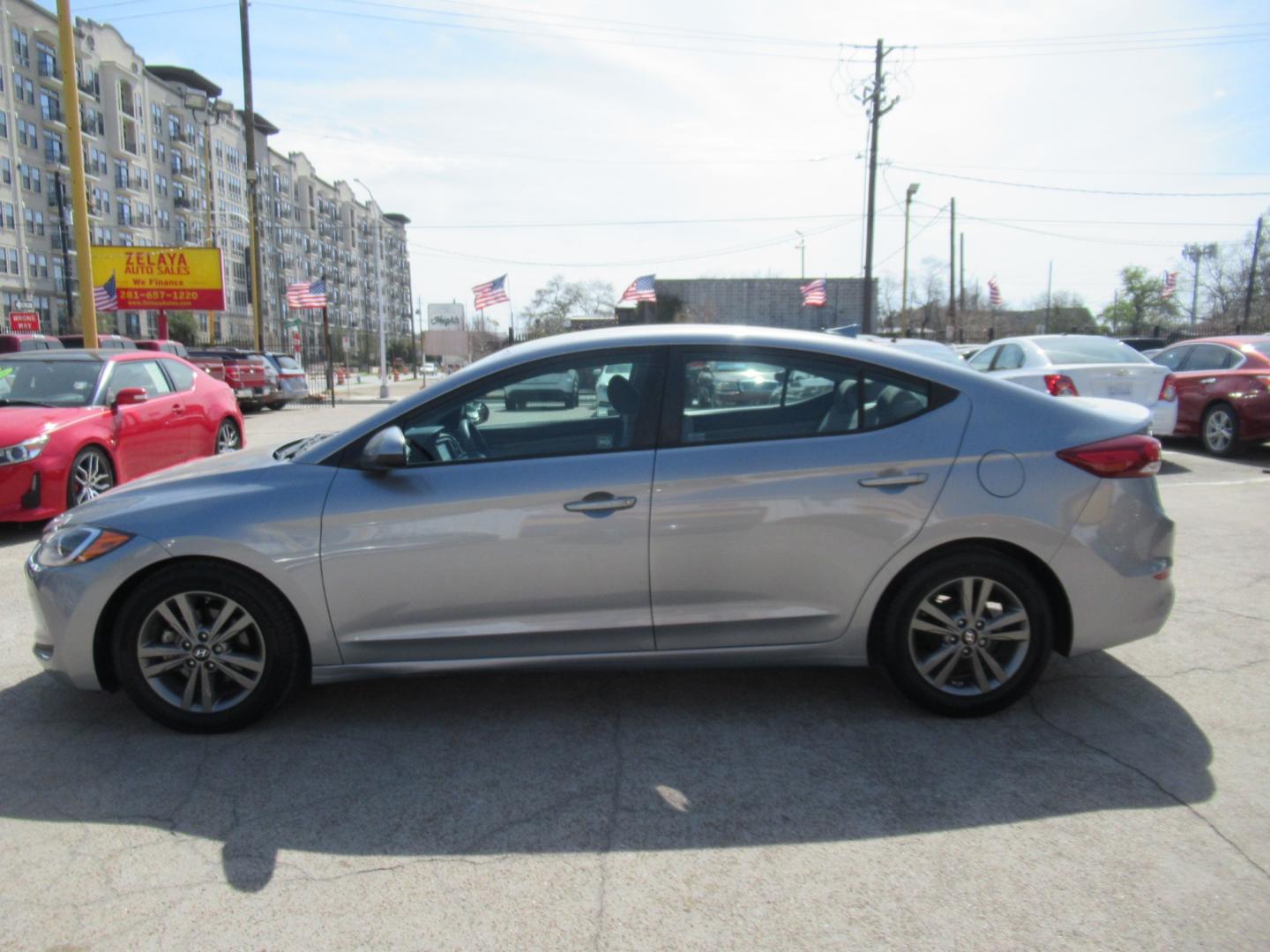 2017 Gray /Gray Hyundai Elantra Limited (5NPD84LF0HH) with an 1.8L L4 DOHC 16V engine, 6A transmission, located at 1511 North Shepherd Dr., Houston, TX, 77008, (281) 657-1221, 29.798361, -95.412560 - 2017 HYUNDAI ELANTRA SE/VALUE/LIMITED VIN: 5NPD84LF0HH003268 5 N P D 8 4 L F 0 H H 0 0 3 2 6 8 SEDAN 4 DR 2.0L I4 F DOHC 16V GASOLINE FRONT WHEEL DRIVE - Photo#17